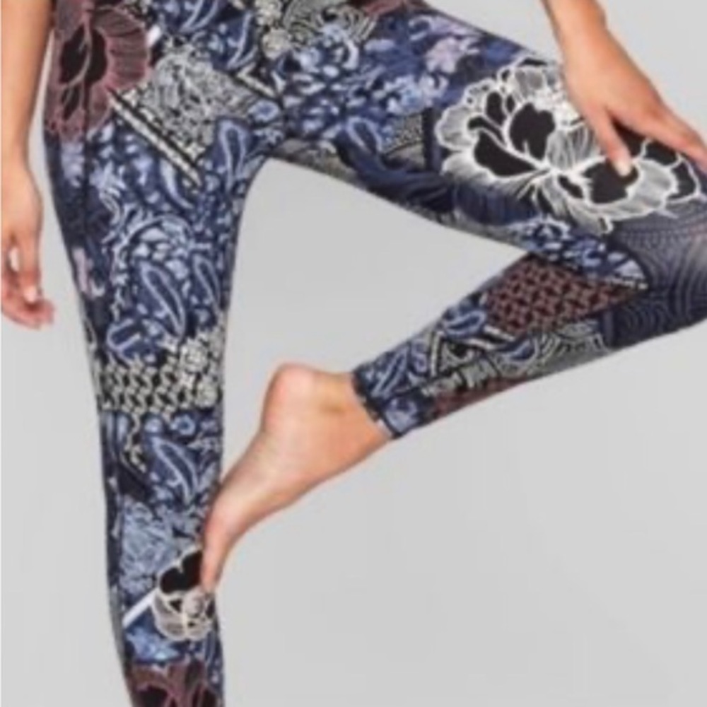 Athleta 7/8 length floral patterned leggings women’s size XS workout athletic